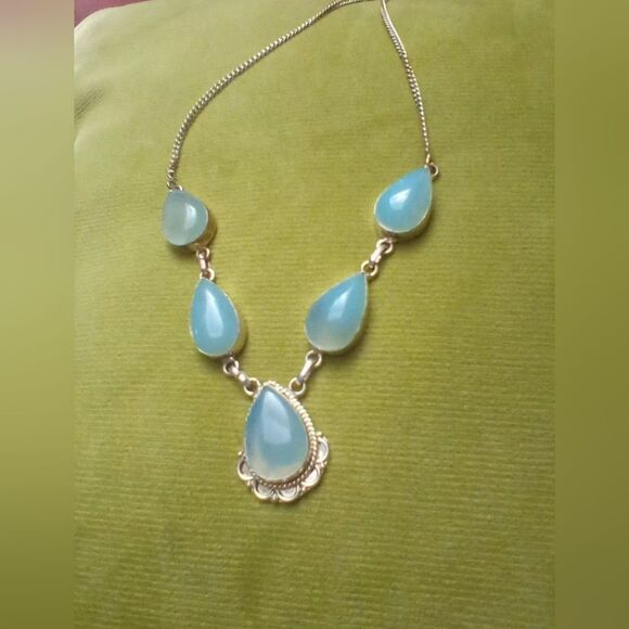 BLUE LADIES TEARDROP NECKLACE SET IN 9.25 SILVER. 10.5". PERFECT CONDITION. - Picture 1 of 5
